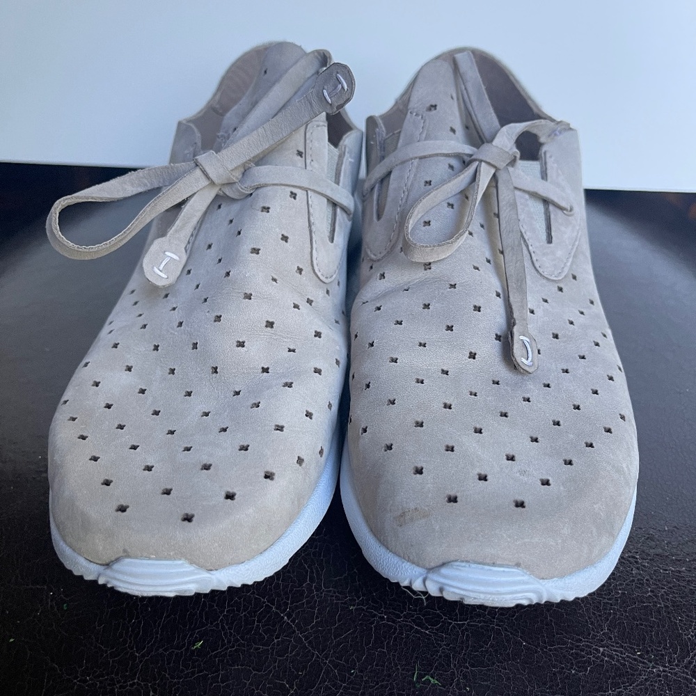 NURTURE by LAMAZE JAQUEE PERFORATED GREY SNEAKER SLIP ON SHOES SIZE 8M WOMEN